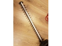 qualcast 600w 55cm 20mm pivot electric hedge trimmer